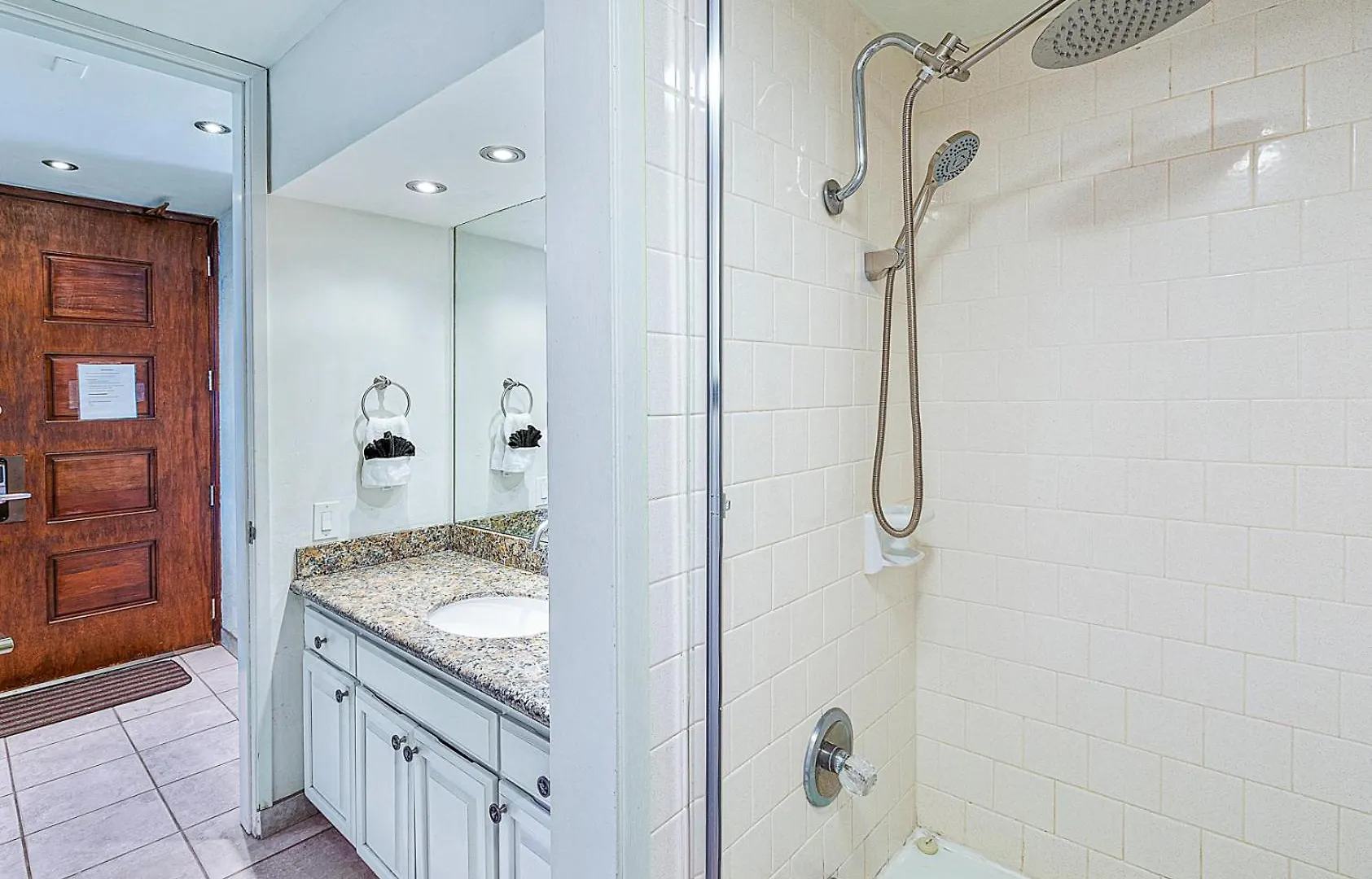 The Noniluna One - Sleeps 10 Plus Pack N Play Lahaina